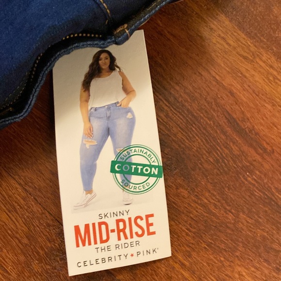 Celebrity Pink Dark Wash Plus Size Mid Rise Skinny Jeans Sz 18 NWT - Picture 3 of 9